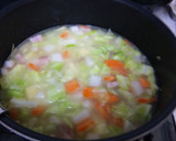 A picture of step 2 of A chowder full of vegetables with bacon and welsh onions.