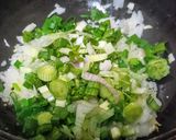 A picture of step 3 of Spring Onion & Red Capsicum Pasta.