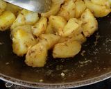 A picture of step 2 of Lassi vale aalo.