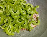 Foto langkah ke 4 dari resep 52. Tumis Pare.