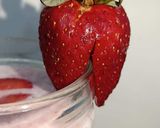 A picture of step 3 of Strawberry Lassi.