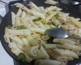 A picture of step 3 of Creamy pasta in periperi sauce.