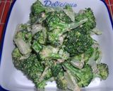 A picture of step 4 of Namul-style Broccoli with Mayonnaise and Fish Sauce.