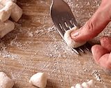 Foto del paso 8 de la receta: Ñoquis de harina livianos y de rápida cocción
