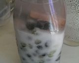 A picture of step 4 of Concord grape liqueur.