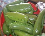 Foto del paso 1 de la receta: Chiles cuaresmeños rellenos de chorizo c/ queso