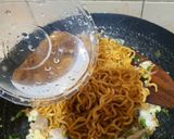 Foto langkah ke 4 dari resep Mie Goreng Jawa.