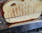 Foto del paso 4 de la receta: Tostas gratinadas de salmón ahumado
