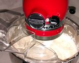 A picture of step 4 of Dampi's super soft 2 egg cake.