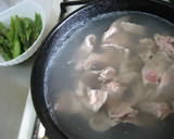 A picture of step 4 of Pork and Asparagus Tossed in Egg Yolk and Soy Sauce.