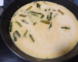 Foto del paso 2 de la receta: Revuelto de espárragos trigueros (verdes)