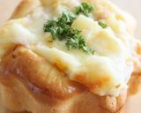 A picture of step 22 of Gratin Bread (with Microwaved White Sauce).