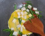 Foto langkah ke 3 dari resep Kucai Tahu Telur by jesslyn orlane.
