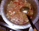 A picture of step 3 of Bhunna qeema with chapati.