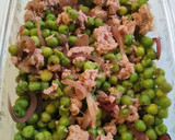 Foto del paso 4 de la receta: Guisantes con cebolla y albóndigas