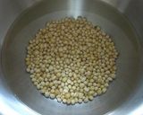 A picture of step 1 of Homemade Soy Milk & Okara.
