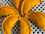 मटार कंरजी (Matar Karanji Recipe In Marathi)