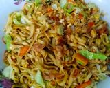Foto langkah ke 7 dari resep Mie Goreng Telur.