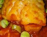 Foto del paso 4 de la receta: Bacalao skrei con salsa de tomate y habitas tiernas