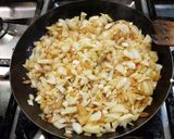 Foto del paso 4 de la receta: Estofado de Solomillo de Jabalí al Cava