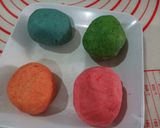 Foto langkah ke 3 dari resep Rainbow Thousand Layer Mooncake.