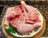 Foto del paso 1 de la receta: Traseros de pollo escabechados