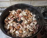 Foto del paso 4 de la receta: Hamburguesas guisadas en salsa de champiñones