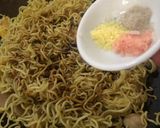 Foto langkah ke 5 dari resep Mie Goreng ala Solaria.