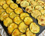 Foto del paso 5 de la receta: Chips de Calabacín 🥒con Cheddar & Padano🧀 en horno