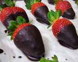 صورة لخطوة 5 من وصفة فريز مغطّس بالشوكولاتة - Chocolate Strawberries