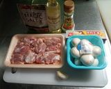 A picture of step 1 of Chicken and Mushrooms Steamed in White Wine (or Sake).