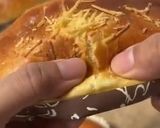 Foto langkah ke 3 dari resep Roti Pisang Cokelat Keju.