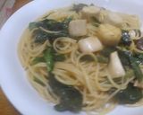 A picture of step 7 of King Oyster Mushroom & Spinach Pasta with Butter and Soy Sauce.