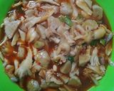 Foto langkah ke 4 dari resep Tumis Kecap Jamur Bakso.
