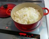 A picture of step 5 of Delicious Caramelized Onions.