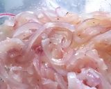 A picture of step 3 of Peach-Colored Marinated Red Onion.