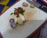 Foto langkah ke 3 dari resep Tumis kerang pedas.