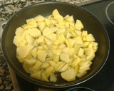 Foto del paso 1 de la receta: Pechuga de pollo marinada con patatas