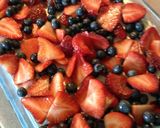 A picture of step 3 of Glazed Berry Squares.