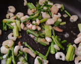 Foto del paso 3 de la receta: Receta exprés de arroz integral con verduras y gambas
