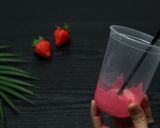 Foto langkah ke 2 dari resep Pop Ice Smoothies Tanpa Blender.