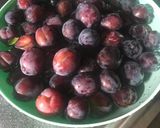 A picture of step 1 of Plum juice.
