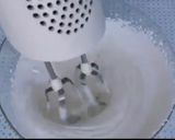 A picture of step 1 of Oreo delight.