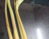 A picture of step 1 of Lemongrass shrimps prawns.
