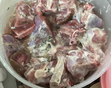 A picture of step 1 of Mutton Do Pyaza.
