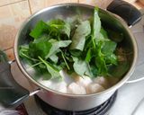 Foto langkah ke 5 dari resep Sop Bakso Bihun.
