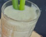 A picture of step 5 of Schezwan noodles in noodles basket with kiwi banana smoothie.