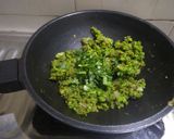 A picture of step 3 of Green peas paratha.