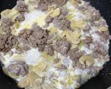 Foto langkah ke 6 dari resep Russian Beef Stroganoff Butter Rice.