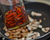 Foto del paso 3 de la receta: Revuelto de huevo con champiñones